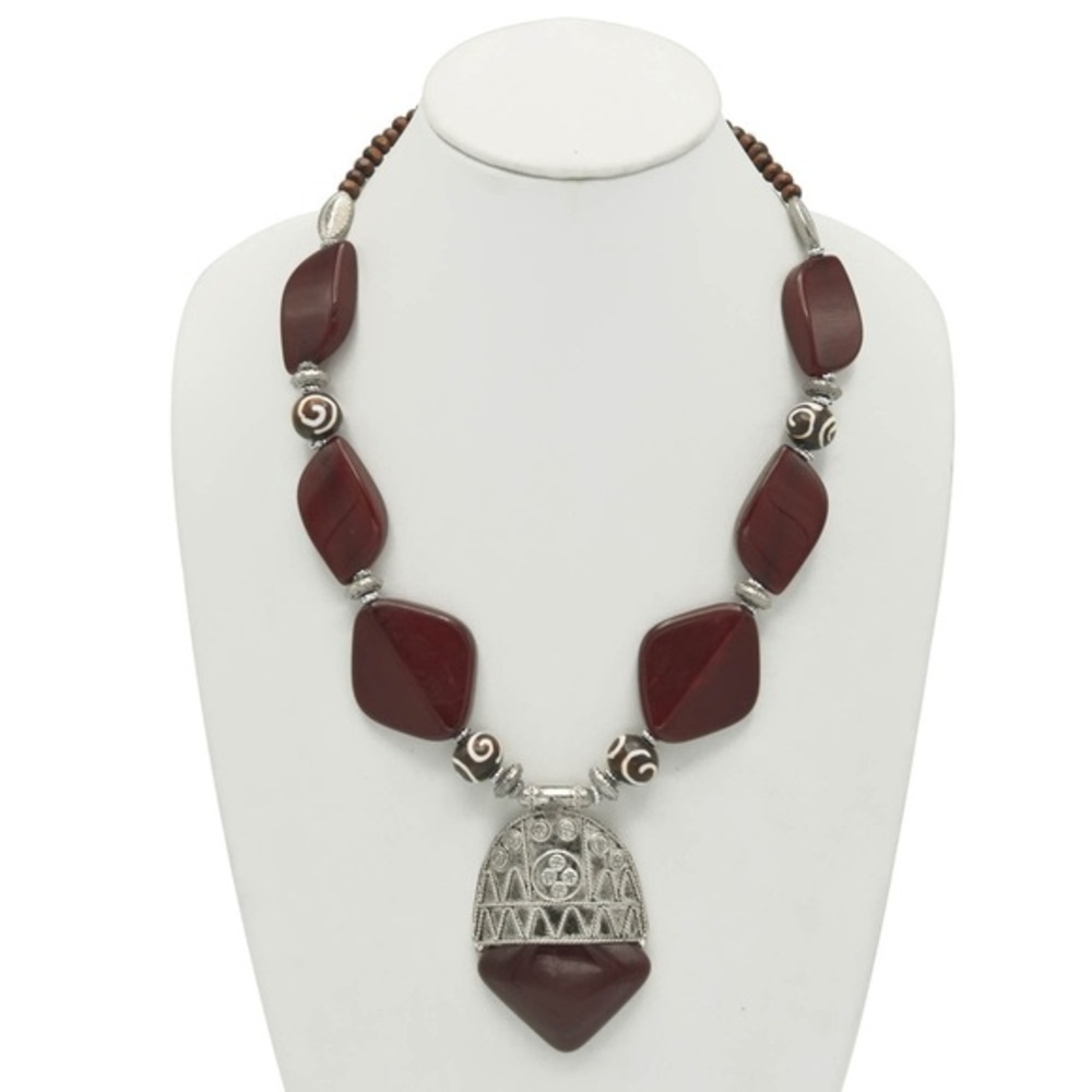 Live show necklace listing